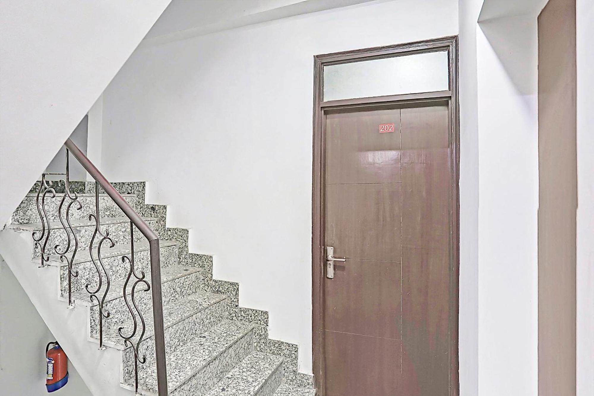 Hotel O Sun Villa Нью-Дели Экстерьер фото