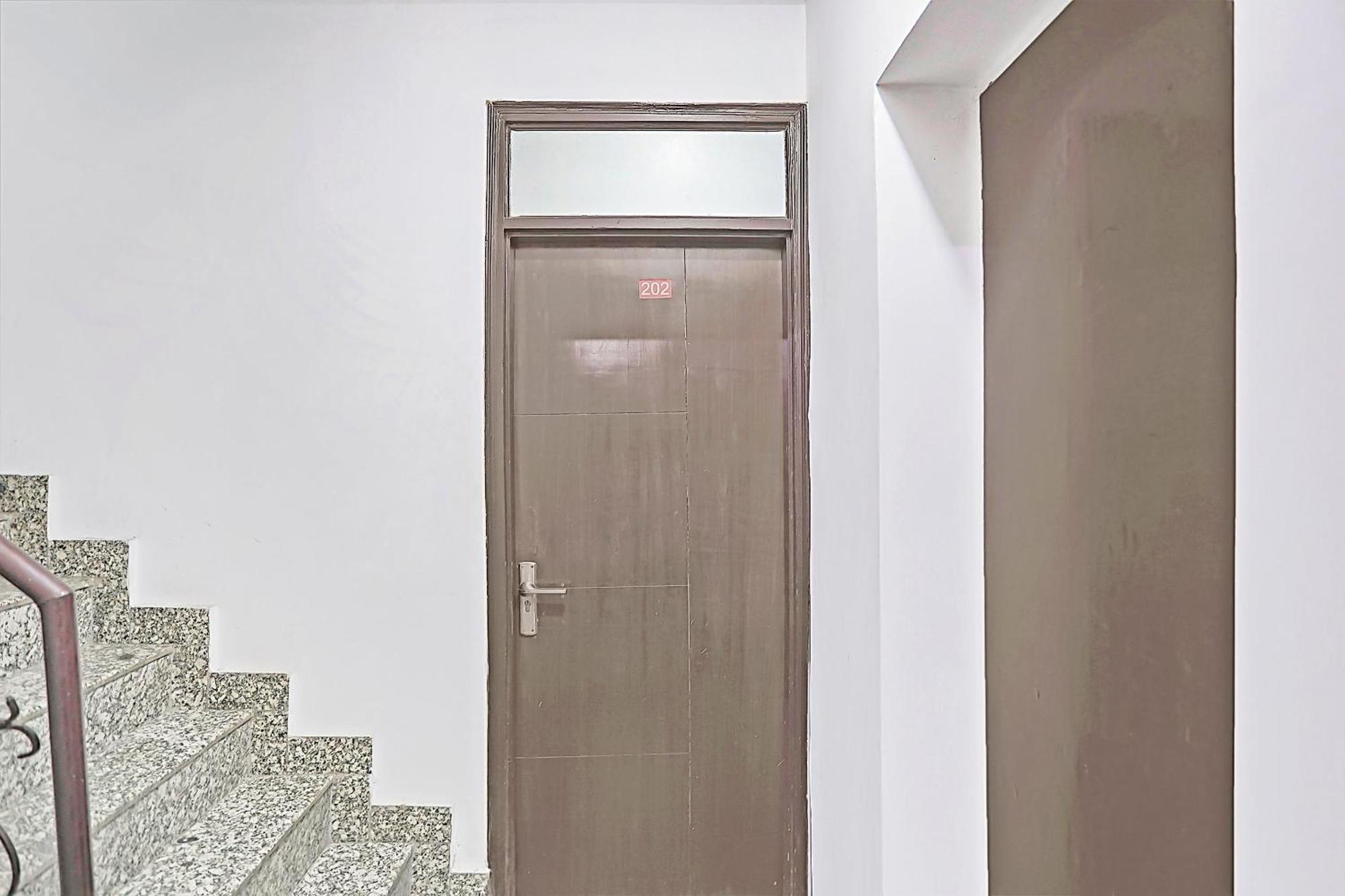 Hotel O Sun Villa Нью-Дели Экстерьер фото